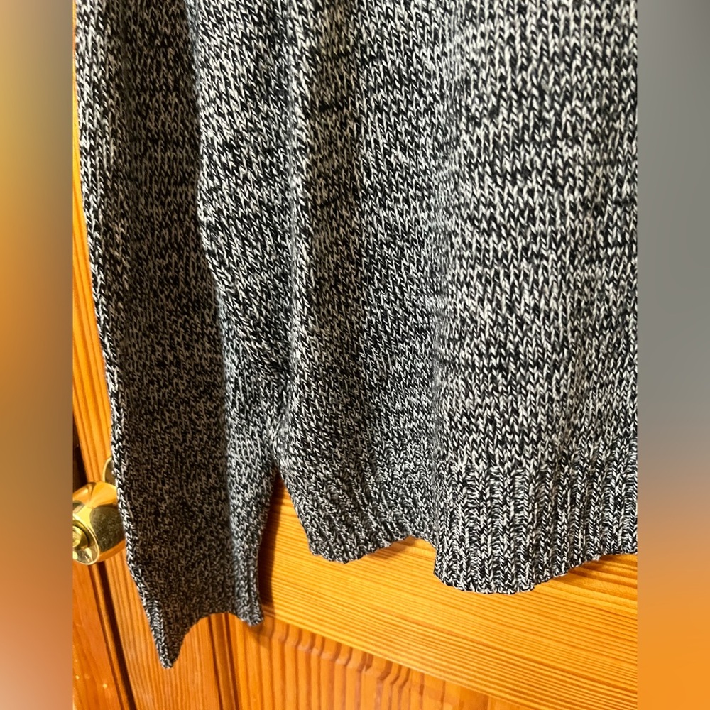 H&M Sweater - Picture 6 of 7